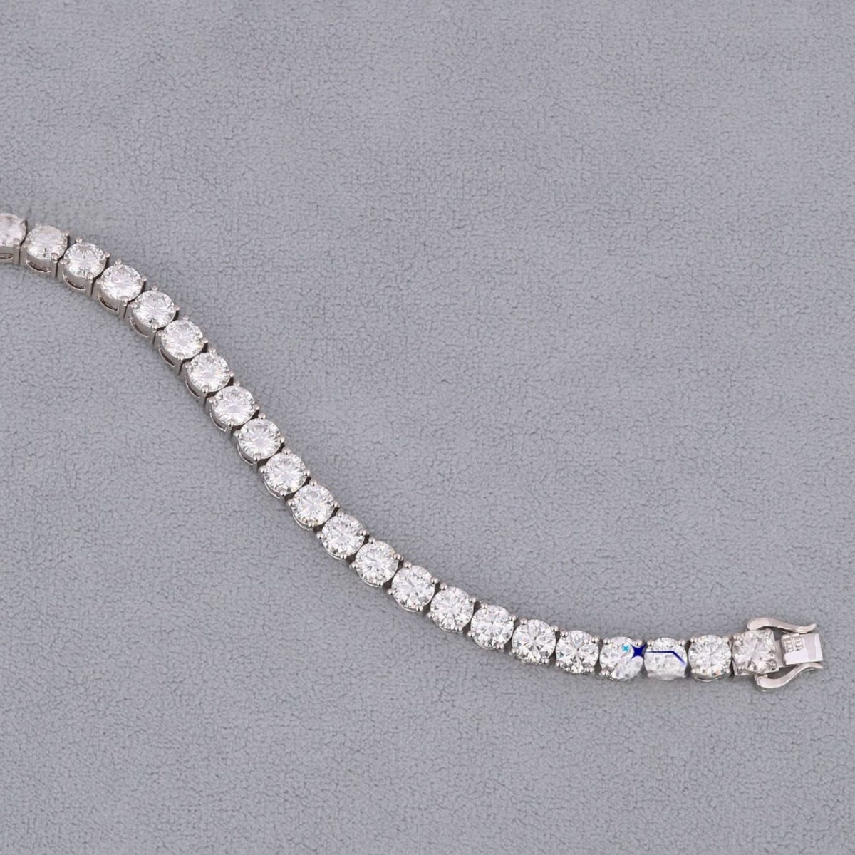 Round Cut Diamond Tennis Bracelet For Women Excellent