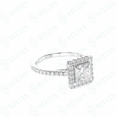 1,40 TCW Princess Cut Halo 18K Lab Grown Diamantring für Damen